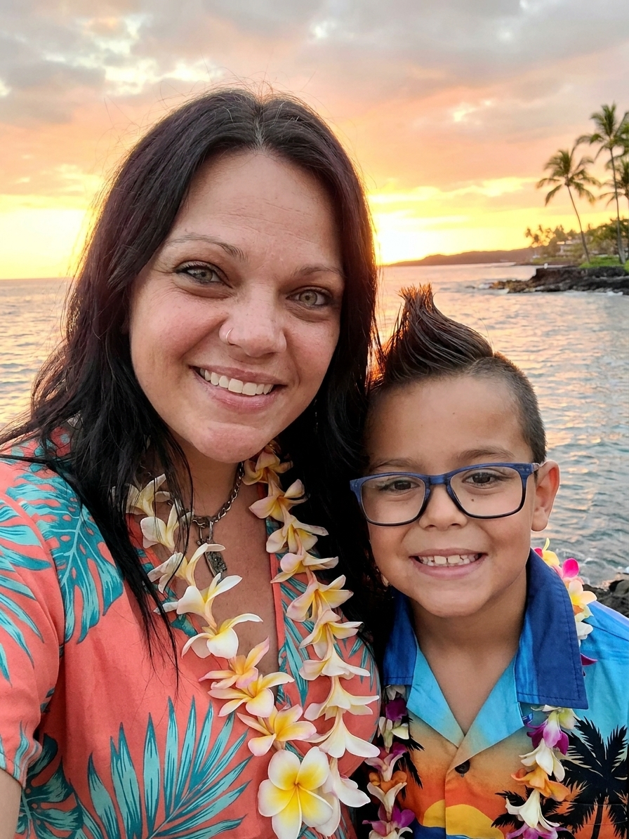 Sariah and Benzen ready for their Kona adventure in aloha wear